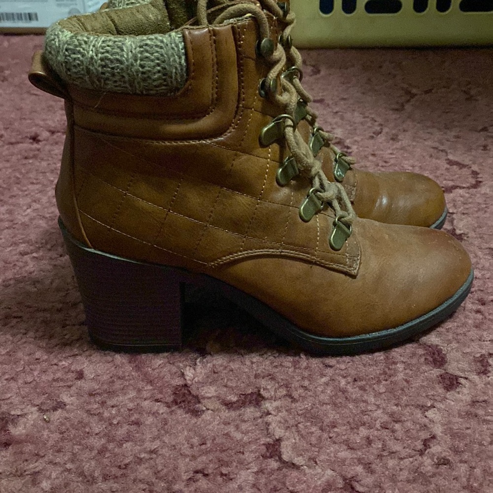 Brown heel boots. Size 7